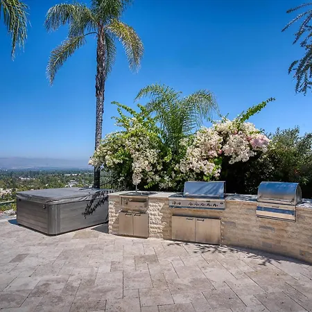 La Villa Lake View Home